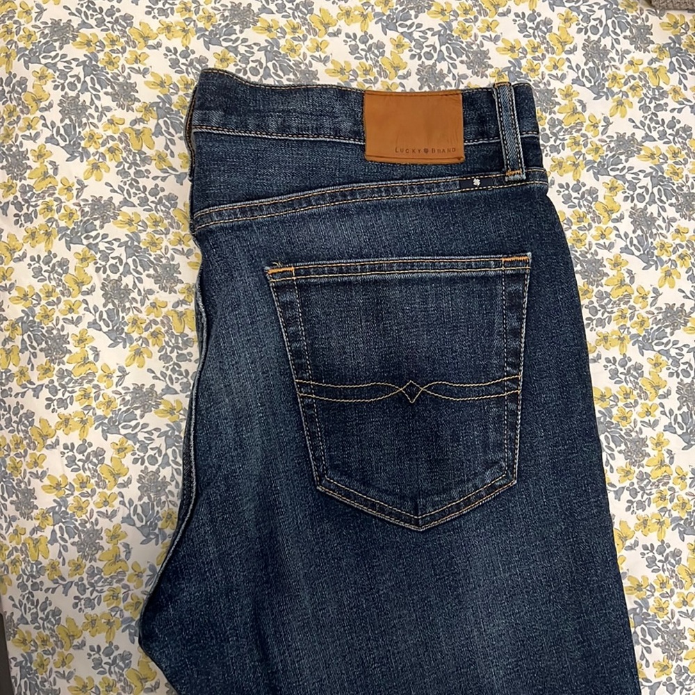 Lucky Brand 410 Athletic Fit 34 waist 32 long like new